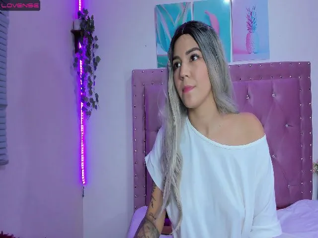 Live sex webcam photo for Samantha06 #273671610