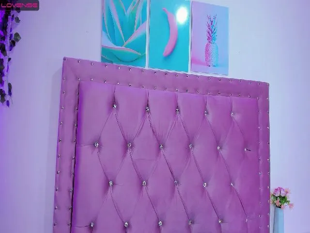 Live sex webcam photo for Samantha06 #273674080