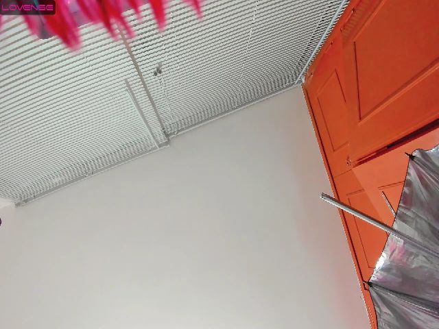 Live sex webcam photo for Samantha06 #273820104