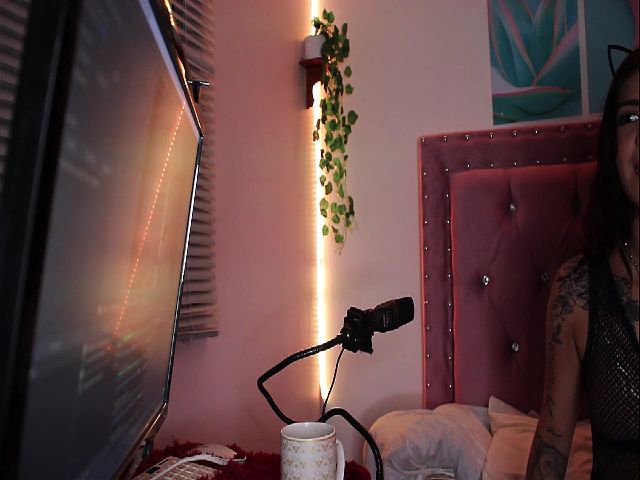 Live sex webcam photo for Samantha06 #274171961