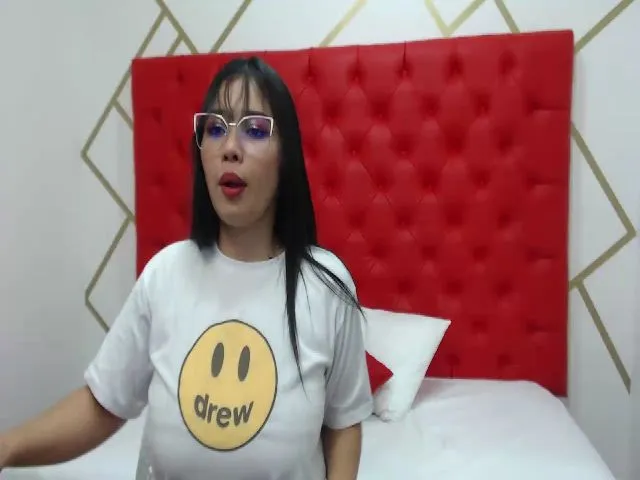 Live sex webcam photo for Samantha4k #271823243