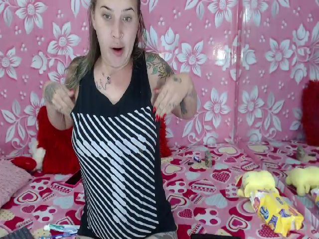 Live sex webcam photo for SamanthaFox4U #272431691