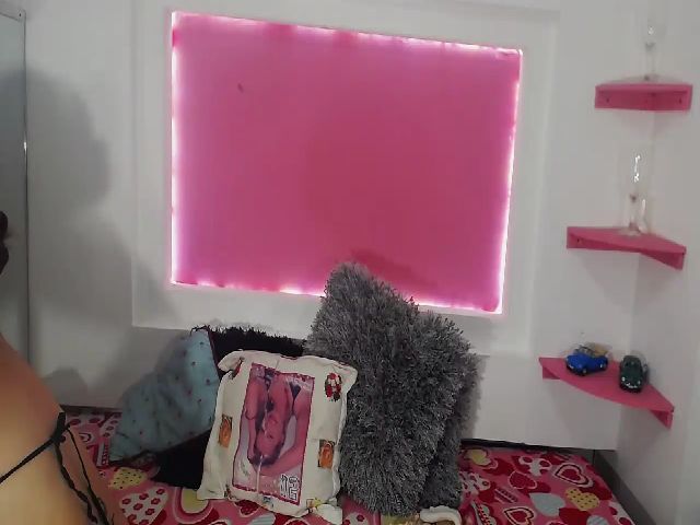 Live sex webcam photo for SamanthaFox4U #273315395