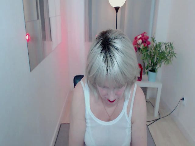 Live sex webcam photo for Samantha_Si #271699171