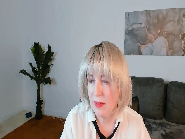 Live sex webcam photo for Samantha_Si #272132082