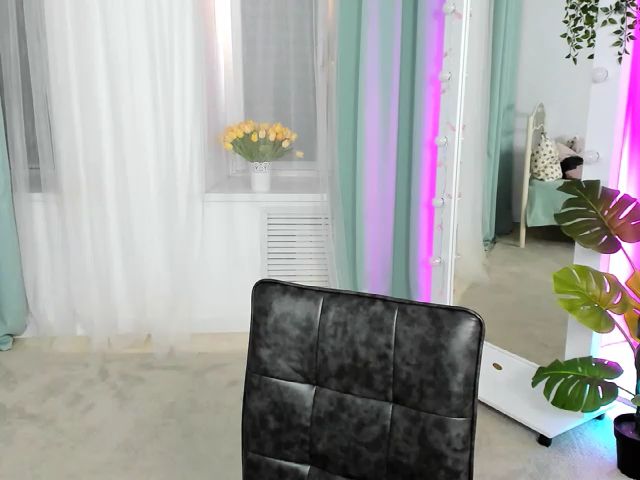 Live sex webcam photo for Samantha_Si #272788574