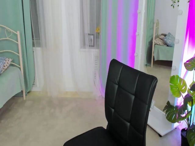 Live sex webcam photo for Samantha_Si #272877589