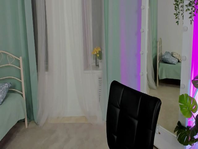 Live sex webcam photo for Samantha_Si #272905884