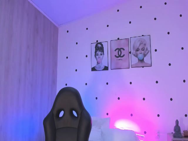 Live sex webcam photo for Samantha_dee #273062464