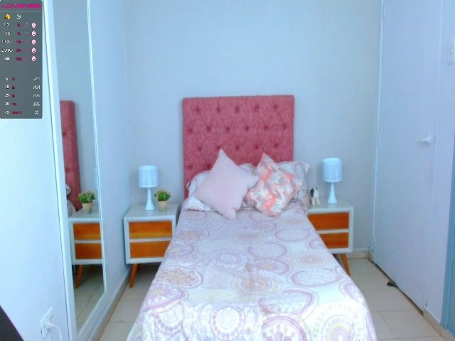 Live sex webcam photo for Samy_angel #273961286