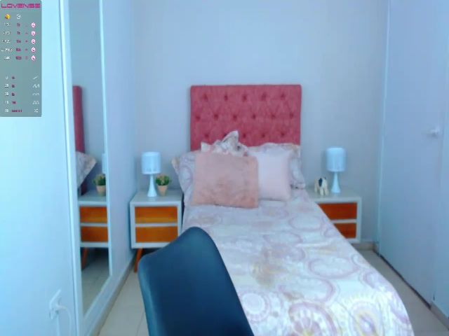 Live sex webcam photo for Samy_angel #274213747