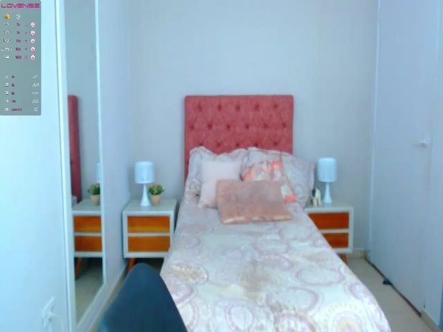 Live sex webcam photo for Samy_angel #274224538