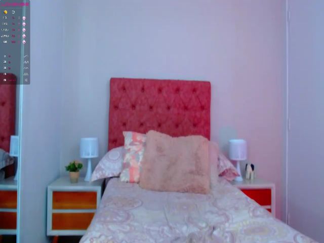 Live sex webcam photo for Samy_angel #274360231