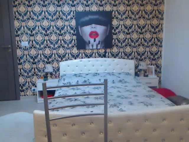 Live sex webcam photo for SandraBigAss #274092785