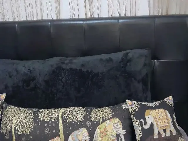 Live sex webcam photo for SandraMia #273570920