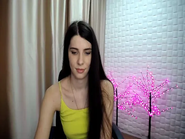 Live sex webcam photo for SaraRich #272450406