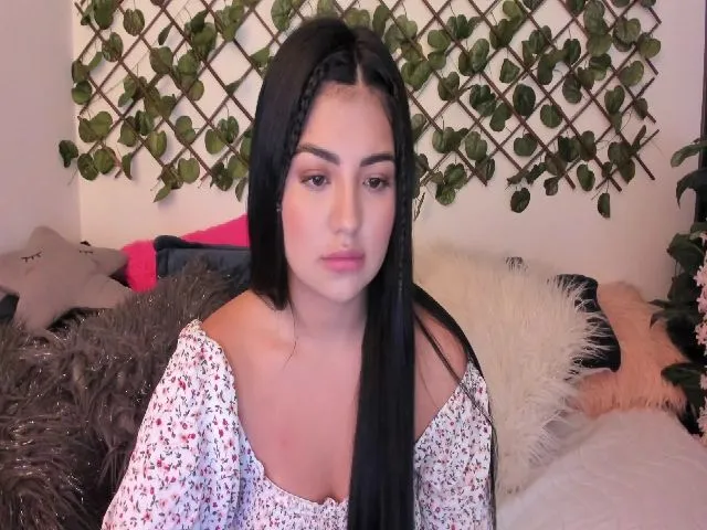 Live sex webcam photo for SaraValennn #273167446