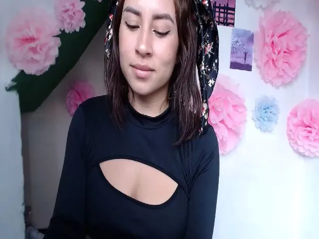 Live sex webcam photo for Sara_cute24 #272647611