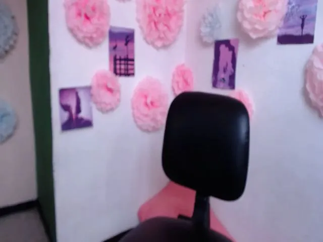 Live sex webcam photo for Sara_cute24 #273044639