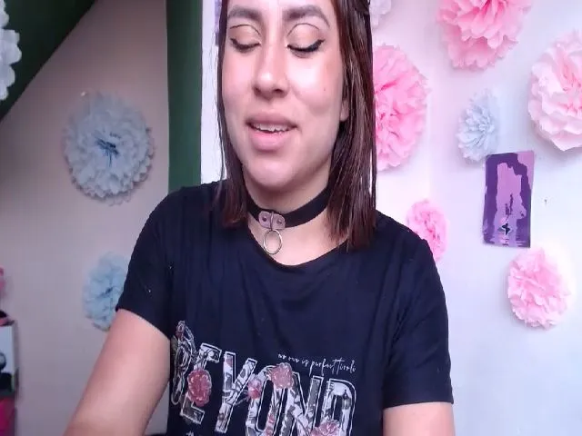 Live sex webcam photo for Sara_cute24 #273084518