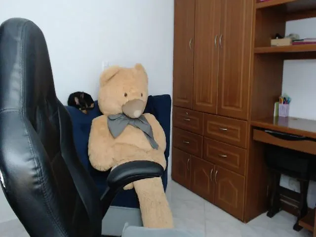 Live sex webcam photo for Saraferreira #287868079