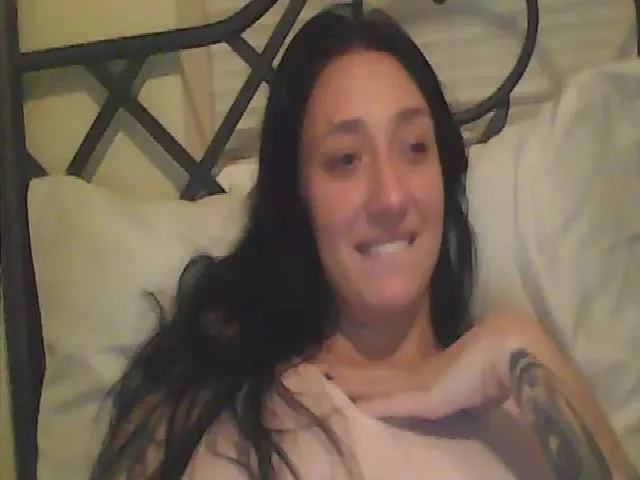 Live sex webcam photo for Sarafoxxxy #274478057