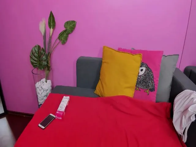 Live sex webcam photo for SarahMature69 #272188298