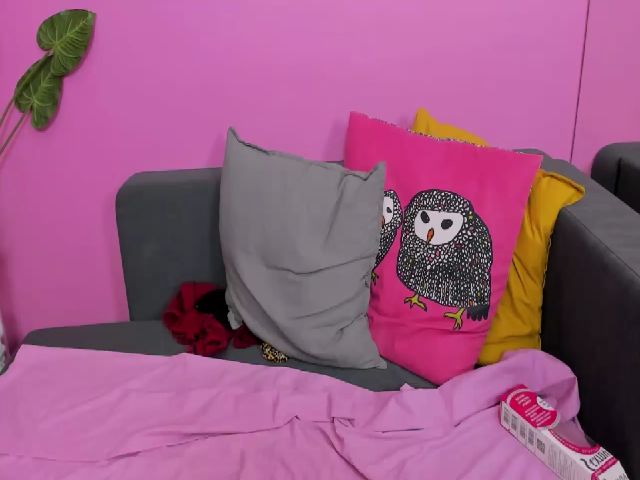 Live sex webcam photo for SarahMature69 #272538663