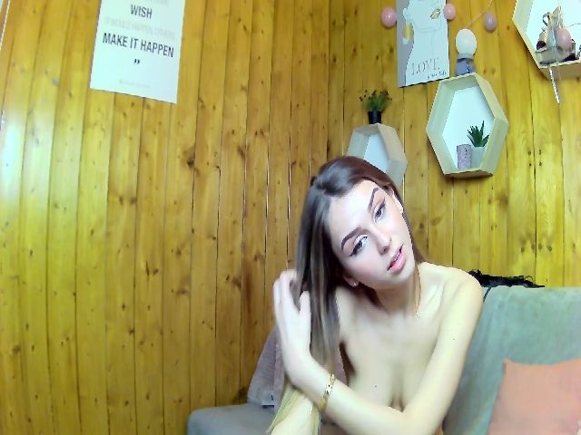 Live sex webcam photo for Sarah_Love19 #272076034