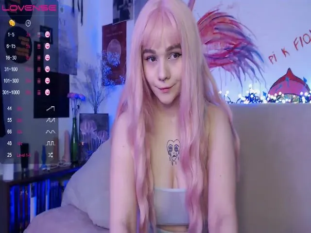 Live sex webcam photo for Sarah_Wonder #273118152