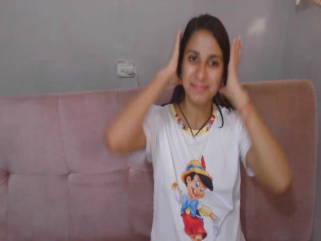 Live sex webcam photo for Sarita30 #271775483