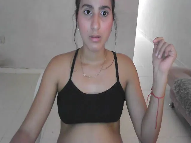 Live sex webcam photo for Sarita30 #272399559