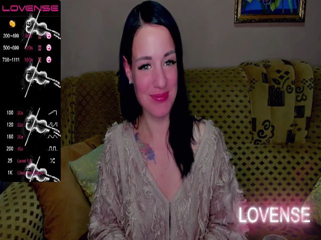 Live sex webcam photo for Sarrah_Show #272366723