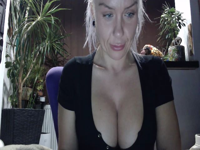 Live sex webcam photo for Sasha_Green #271937723