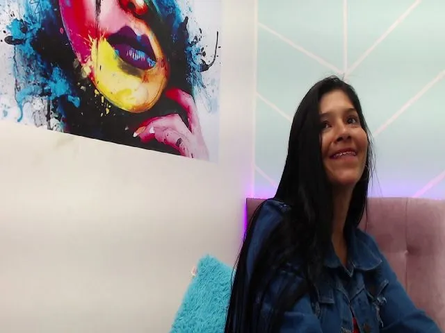 Live sex webcam photo for Sashaseexxy #271987158