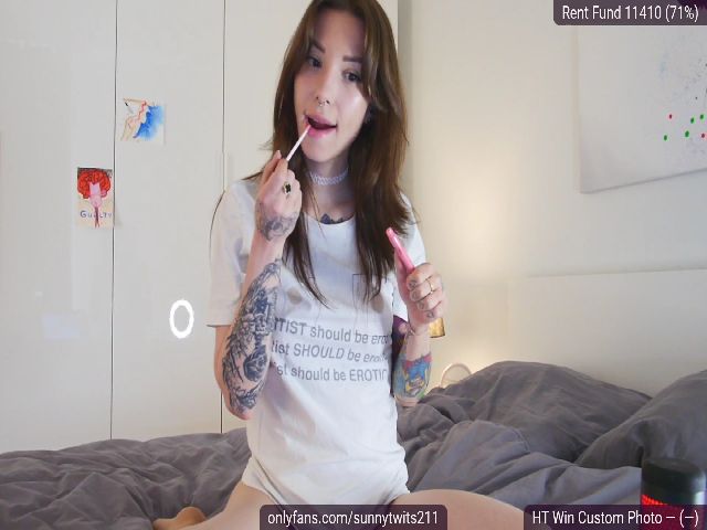 Live sex webcam photo for SassySuz_ #273356223