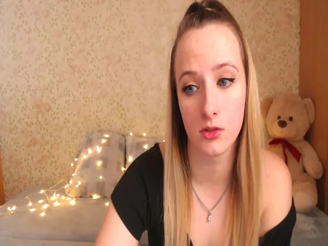 Live sex webcam photo for Saura #272684570