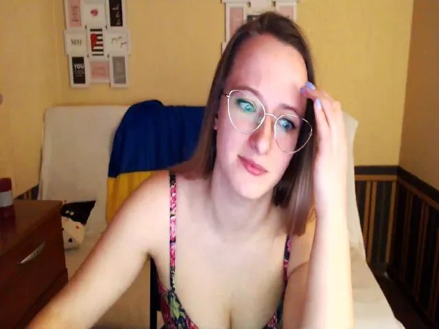 Live sex webcam photo for Saura #272851142