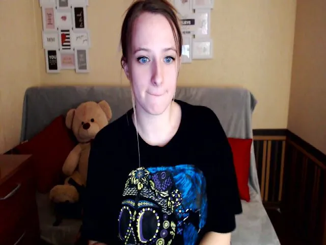 Live sex webcam photo for Saura #272875703