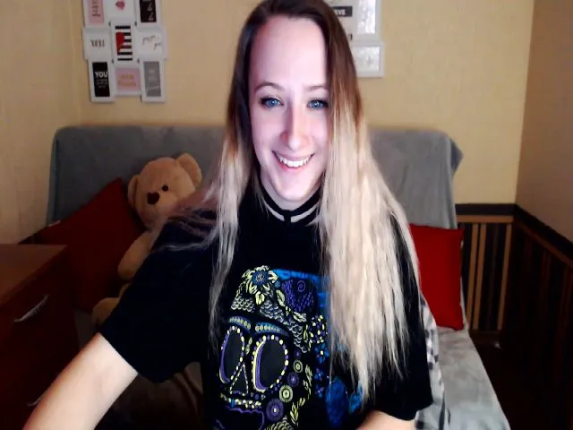 Live sex webcam photo for Saura #272886069