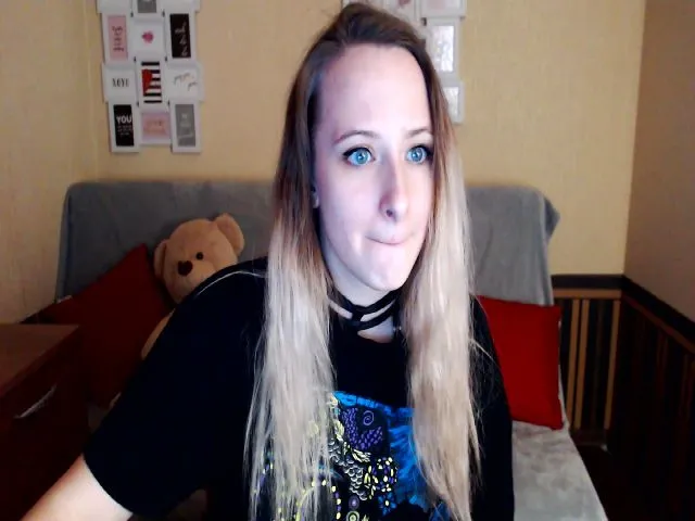 Live sex webcam photo for Saura #272886135