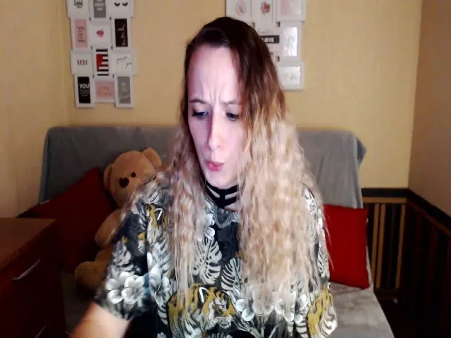 Live sex webcam photo for Saura #272894669