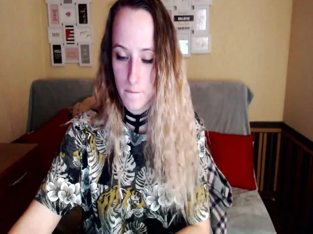 Live sex webcam photo for Saura #272895992