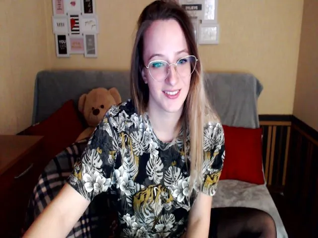 Live sex webcam photo for Saura #272905251