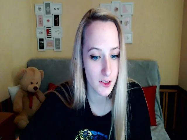 Live sex webcam photo for Saura #273022410