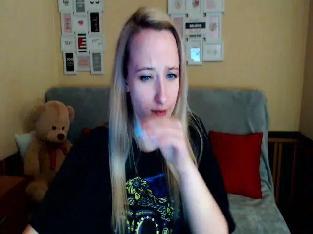 Live sex webcam photo for Saura #273022556