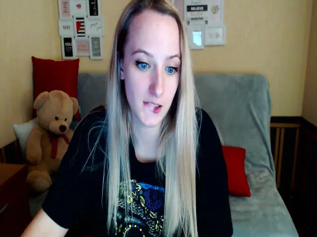 Live sex webcam photo for Saura #273023904