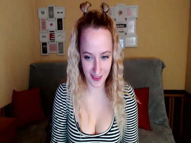 Live sex webcam photo for Saura #273051414