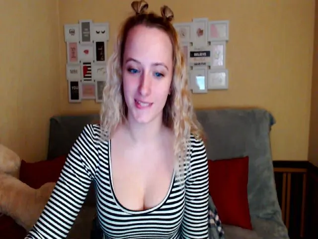 Live sex webcam photo for Saura #273053301