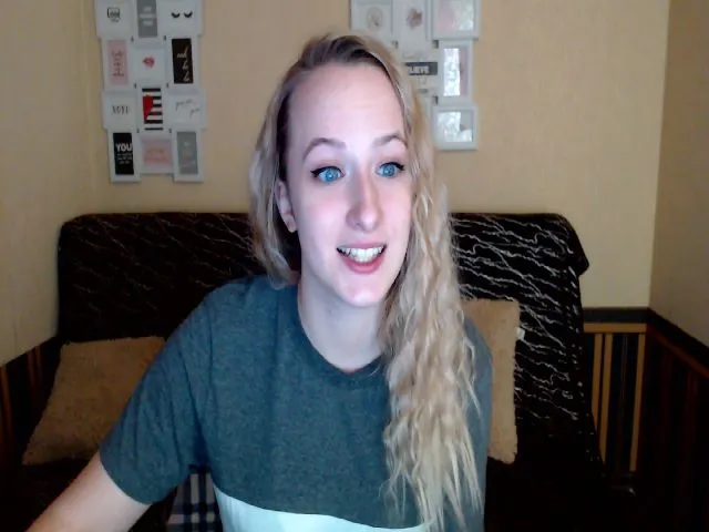 Live sex webcam photo for Saura #273115688